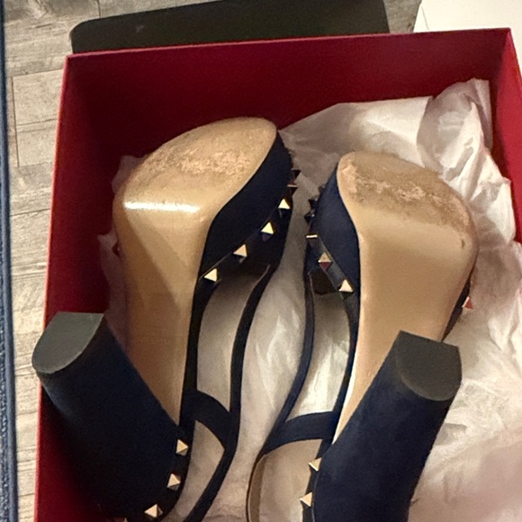 Valentino Garavani Navy Blue Studded Heels - Picture 5 of 7